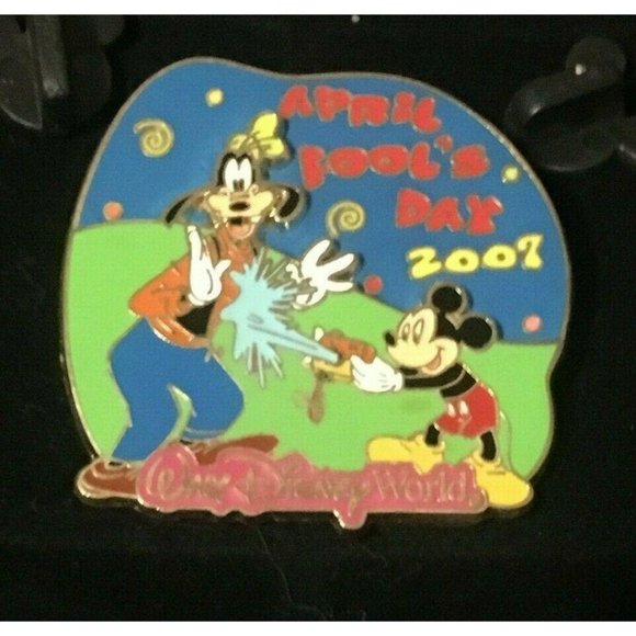 Disney April Fool's Day Mickey and Goofy Walt Disney Pin Collectible From 2007 - Picture 1 of 4